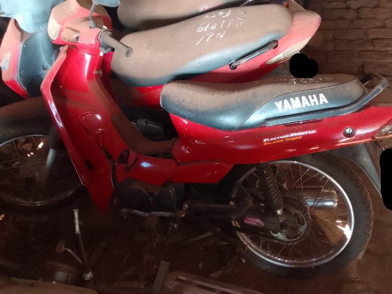 YAMAHA - CRYPTON T105E - SUCATA APROVEITAVEL COM MOTOR INSERVIVEL